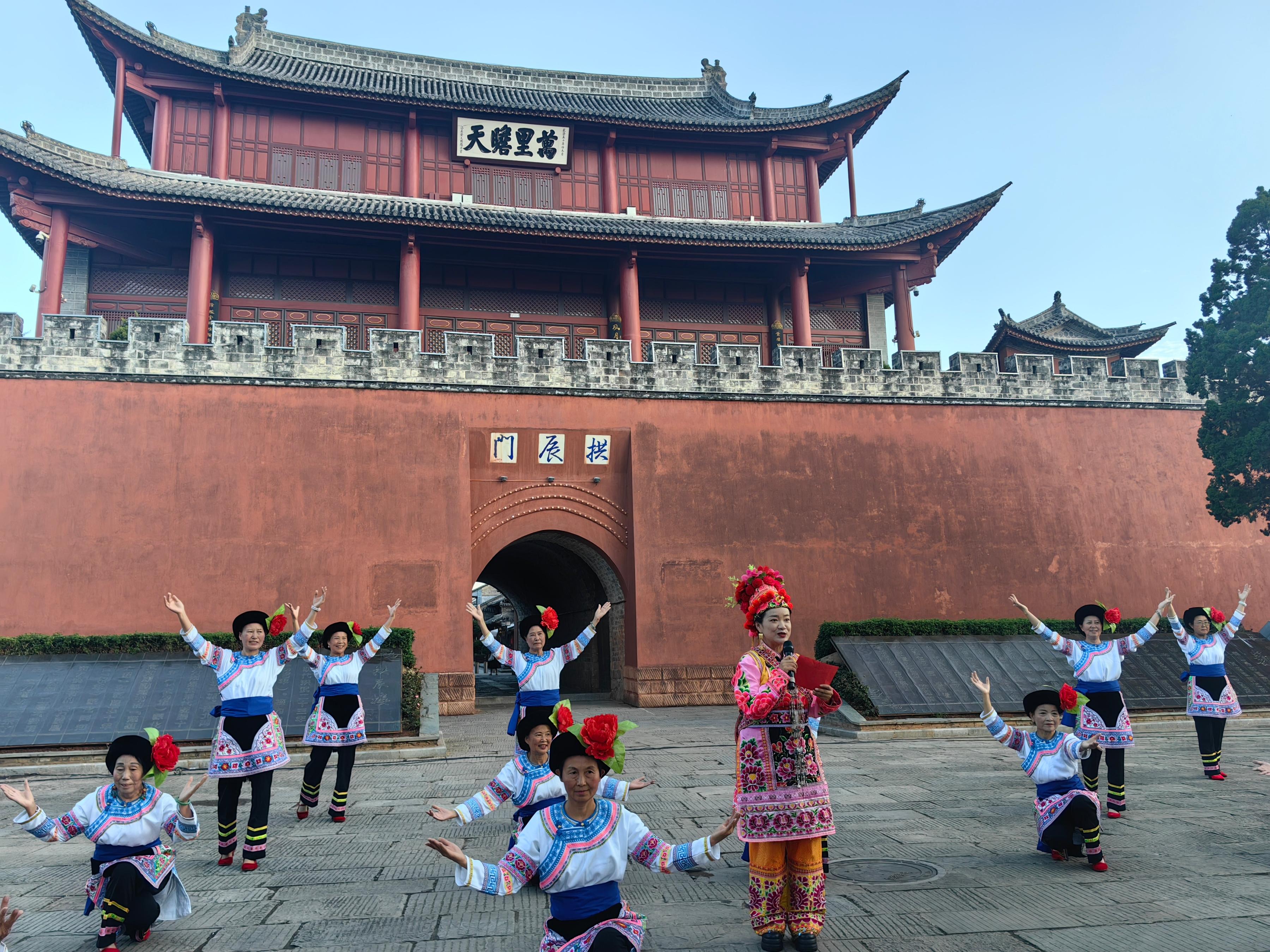 云南大理巍山舉辦普法宣傳活動(dòng)。人民網(wǎng)記者 孝金波攝