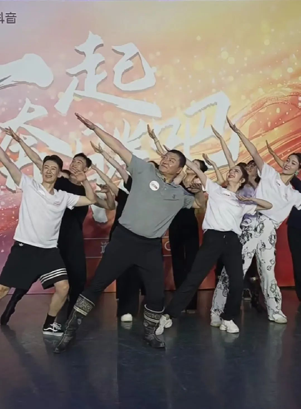 講好中華民族共同體故事，讓網(wǎng)絡(luò)“連心”更“聚心”