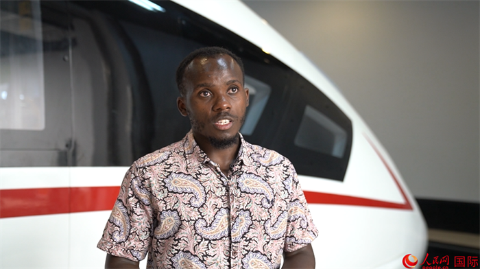 北京交通大學(xué)肯尼亞籍留學(xué)生卡里烏接受人民網(wǎng)采訪。人民網(wǎng) 周琳佳攝