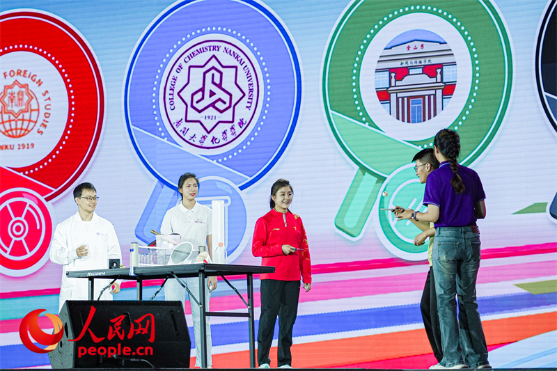 陳夢與南開學子互動。人民網(wǎng)記者 于凱攝