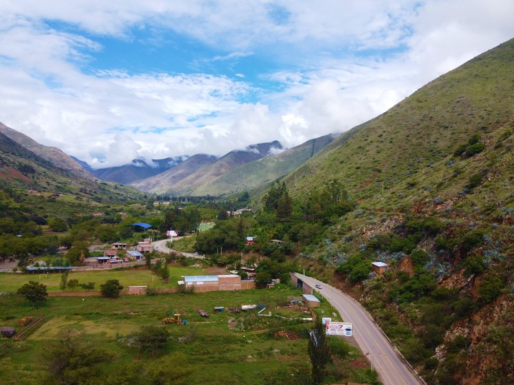 資訊有故事丨秘魯安第斯國家公路項目 “為當?shù)孛癖娦藿ㄐ腋:陀颜x之路”