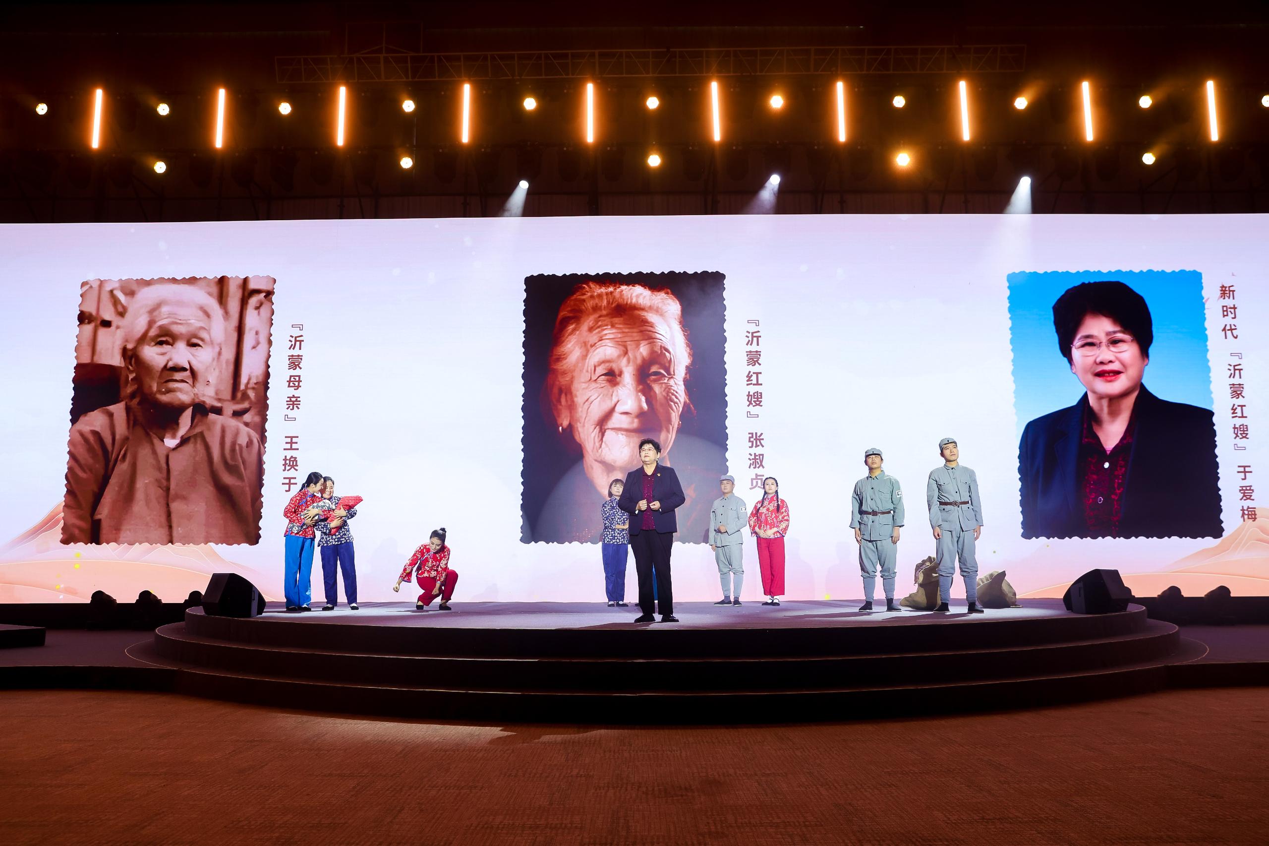 “何以中國·弦歌不輟”網絡主題活動現(xiàn)場，于愛梅講述“沂蒙紅嫂”的故事。人民視頻供圖。