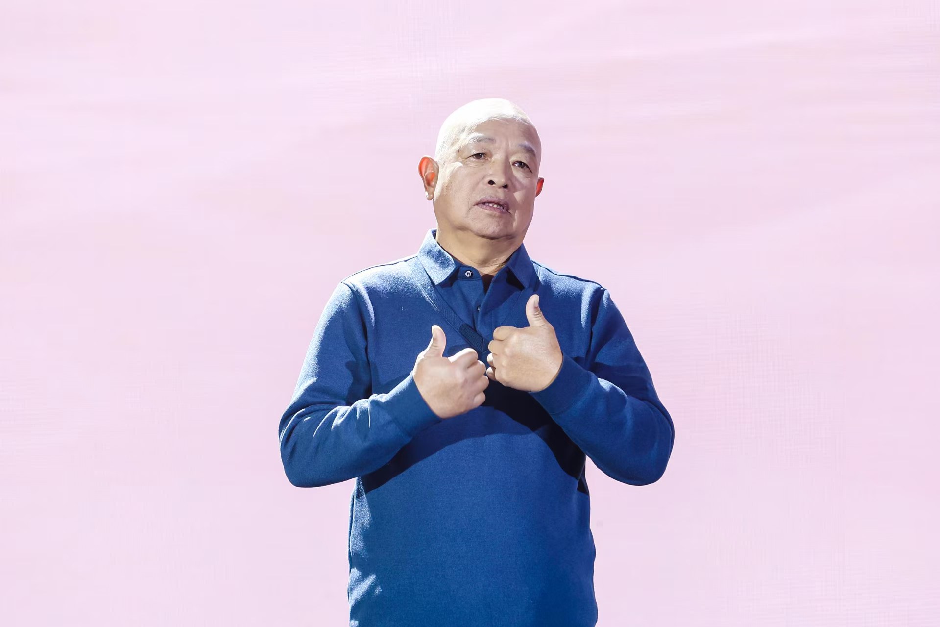 “山東好人”、煙臺(tái)市無(wú)聲洗車場(chǎng)經(jīng)理柳興濤。人民視頻供圖。