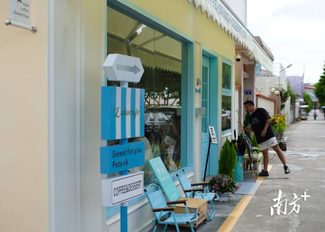 崖口村的網(wǎng)紅咖啡店。