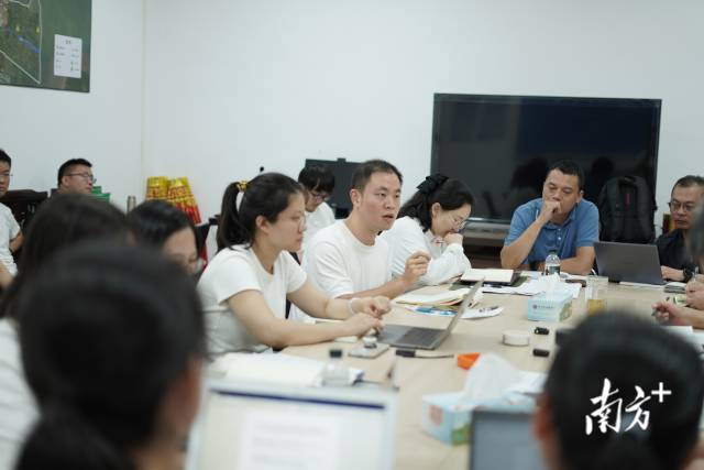 “夜總會”現(xiàn)場。