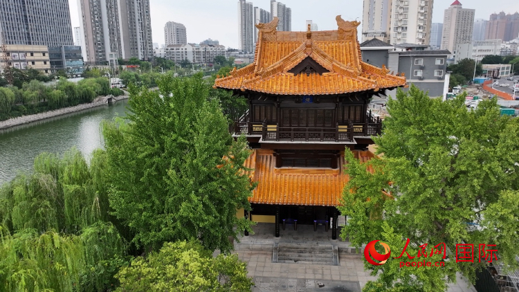 黃樓外觀。人民網(wǎng)記者 余樂攝