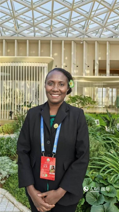 所羅門(mén)群島婦女、青年、兒童與家庭事務(wù)部新聞發(fā)言人尼祿·凡科莎接受人民網(wǎng)采訪。 人民網(wǎng) 吳詩(shī)敏攝