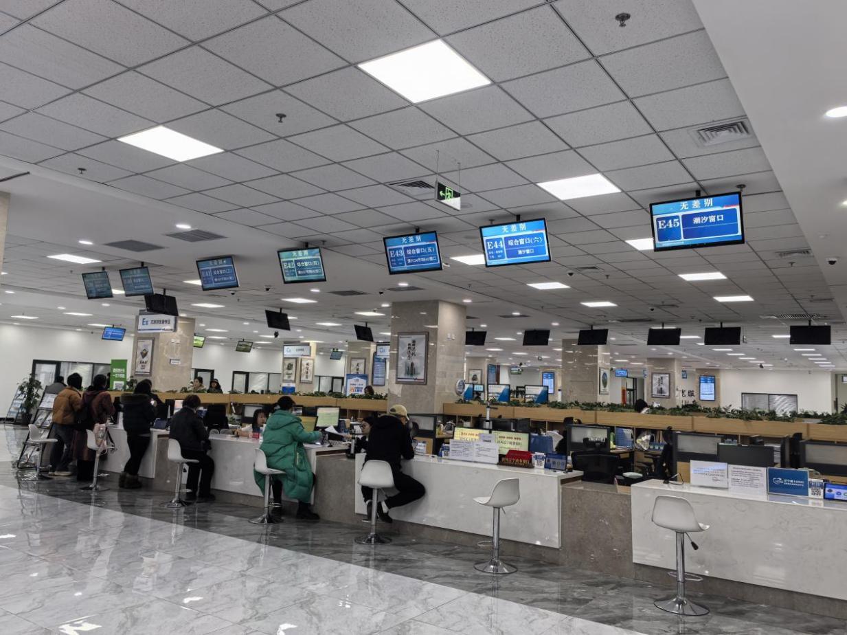 沈陽市蘇家屯區(qū)創(chuàng)新推出全程網(wǎng)辦、網(wǎng)上申辦+材料郵寄等多元辦理模式，打破傳統(tǒng)政務(wù)服務(wù)的時空限制。蘇家屯區(qū)委宣傳部供圖