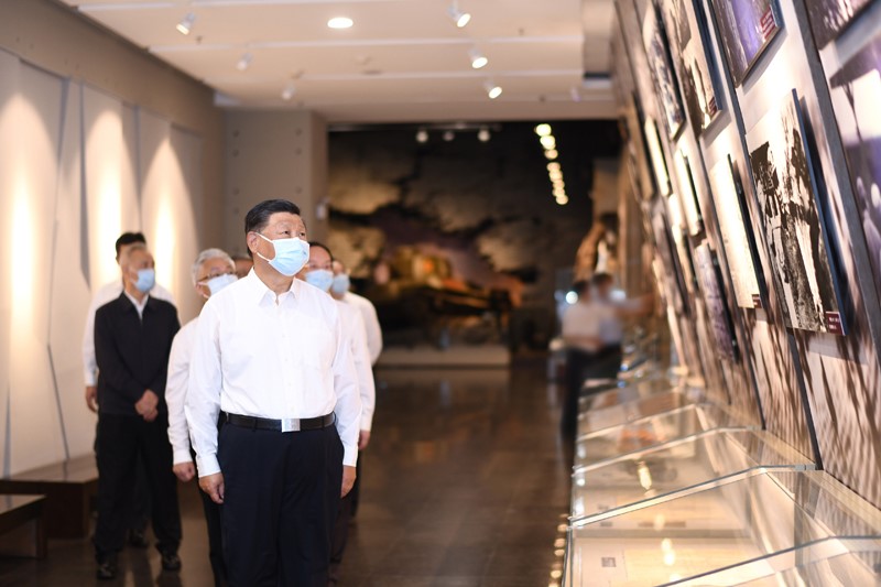 2022年8月16日至17日，中共中央總書記、國家主席、中央軍委主席習(xí)近平在遼寧考察。這是16日下午，習(xí)近平在錦州市考察遼沈戰(zhàn)役紀(jì)念館。 新華社記者 燕雁 攝