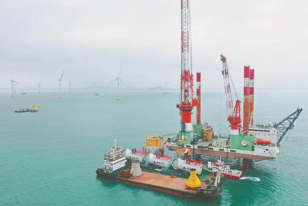 福能集團曾是“一煤獨大”的老國企，近年來積極轉(zhuǎn)型，布局新能源、新材料、醫(yī)療健康等領(lǐng)域。圖為福能集團三川海上風電項目。（資料圖片）