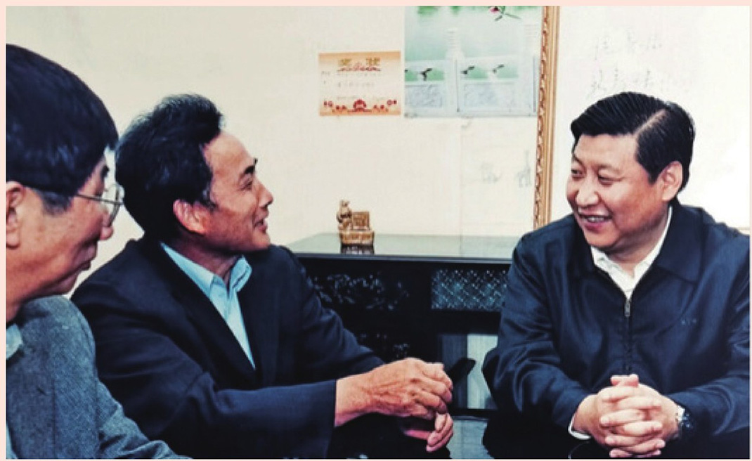 2003年4月24日，時任浙江省委書記習近平在浙江下姜村調研。