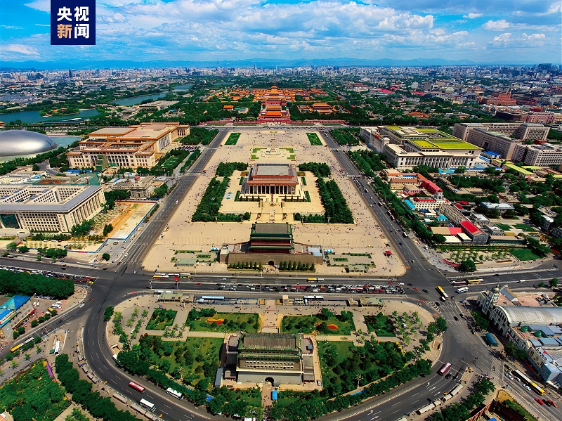 △全長7.8公里的北京中軸線上，分布有鐘鼓樓、景山、故宮等15處遺產(chǎn)構(gòu)成要素。