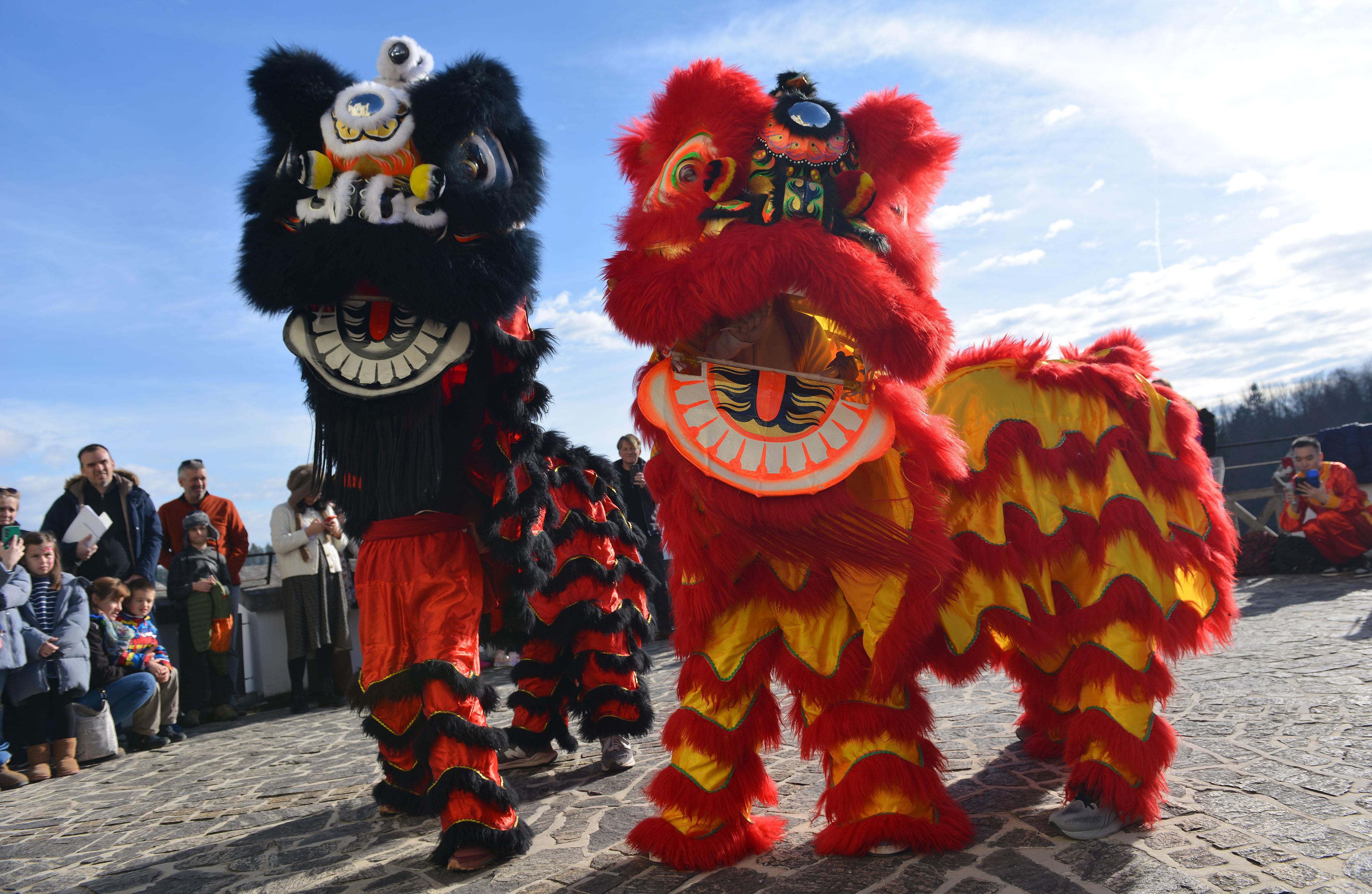 △當(dāng)?shù)貢r間2024年2月4日，克羅地亞克拉皮納，薩格勒布大學(xué)孔子學(xué)院舉辦一系列活動，迎接中國農(nóng)歷龍年春節(jié)。