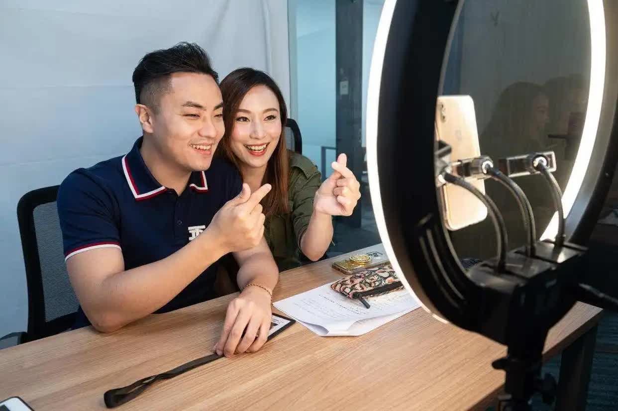 △ 一對在廣州創(chuàng)業(yè)的“港夫廣妻” 。