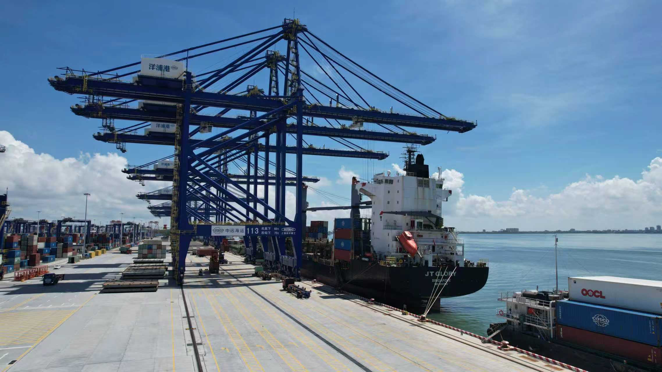 海南洋浦國際集裝箱碼頭。人民網(wǎng)記者 孟凡盛攝