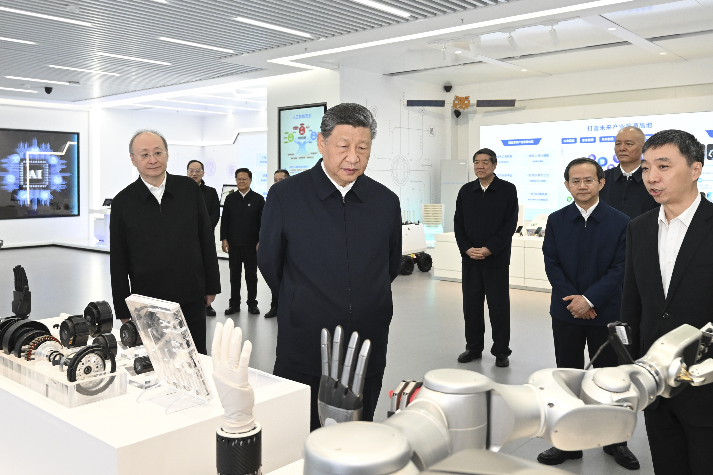 △ 2026年2月9日，習(xí)近平總書記在位于北京亦莊的國家信創(chuàng)園考察。