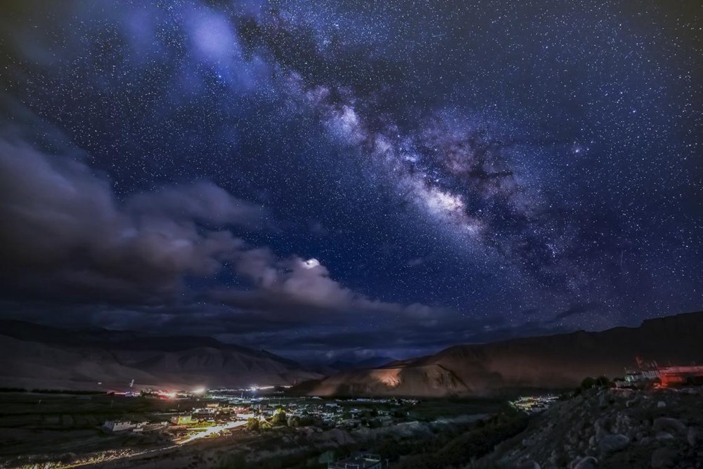 絕美星河。貢覺群培攝