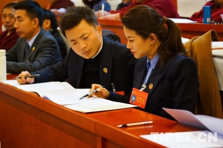 兩會(huì)01.jpg 兩會(huì)01.jpg