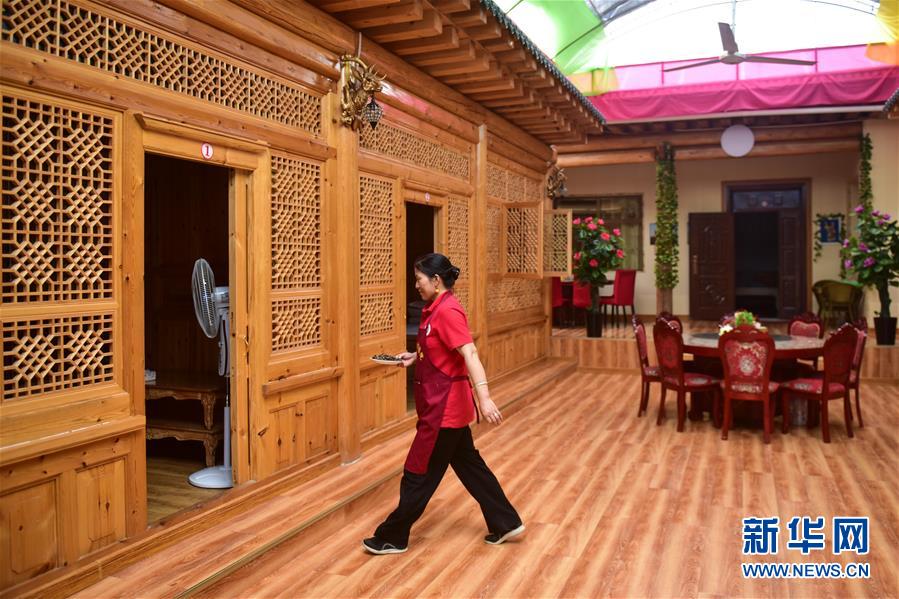 (走向我們的小康生活)(6)德吉村:黃河岸邊的美麗嬗變