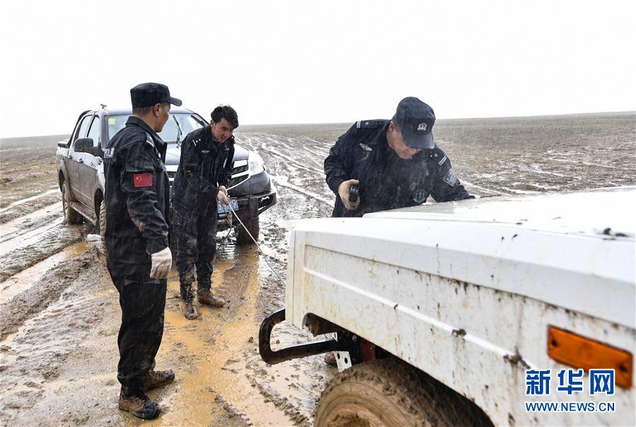 （圖文互動）（4）記者手記：可可西里，“挪”向“藏羚羊大產(chǎn)房”的14個半小時