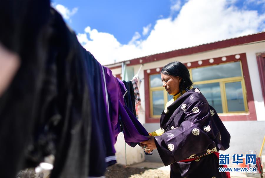 （走向我們的小康生活）（3）青?，敹啵狐S河源的幸福村