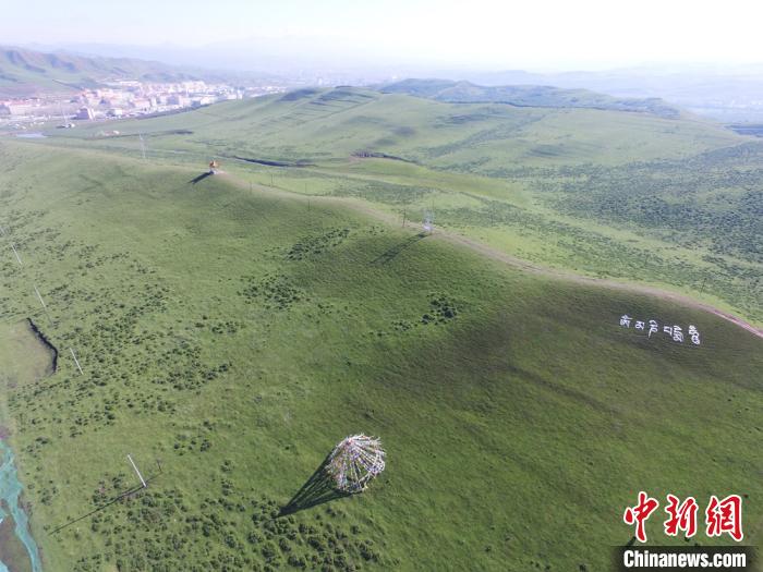 拍攝于2017年6月的甘南當周草原。(資料圖) 楊艷敏 攝