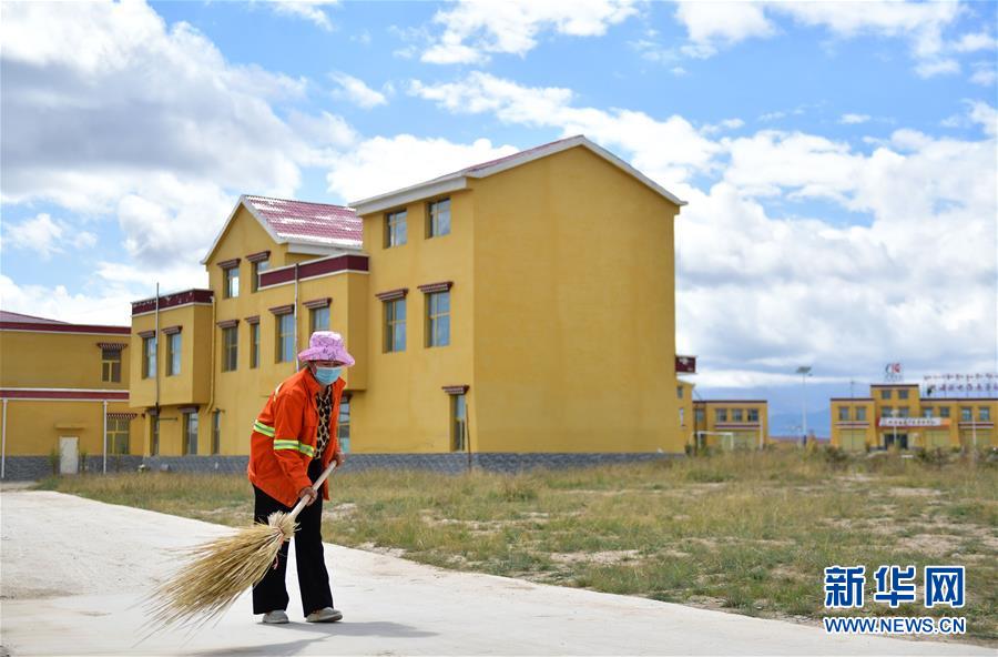 (走向我們的小康生活)(4)青海興海:安置點(diǎn)的新生活