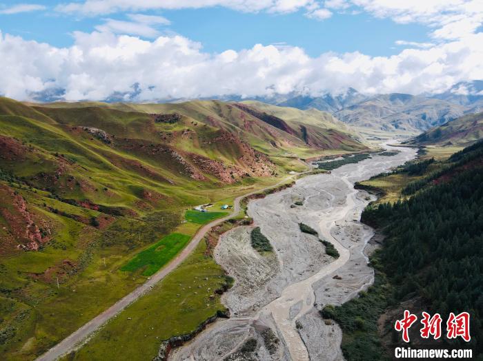 資料圖為祁連山國(guó)家公園青海片區(qū)?！±罱瓕?攝