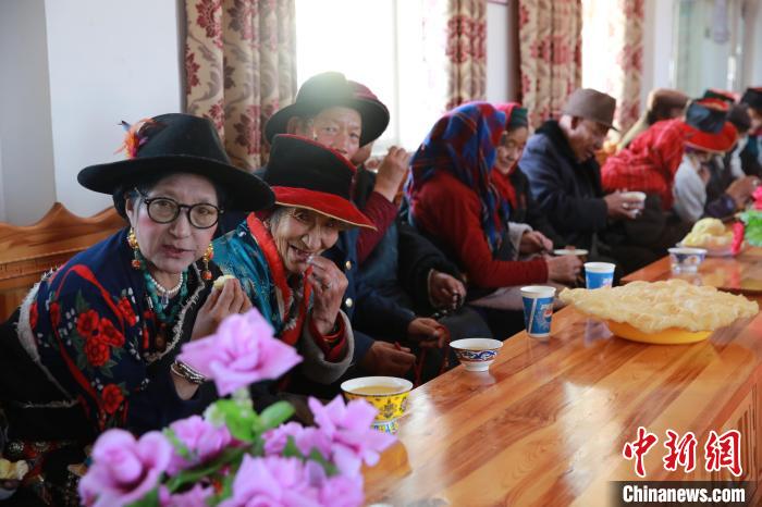 長(zhǎng)江“源頭夕照”:他們?cè)谘┥侥_下安度晚年