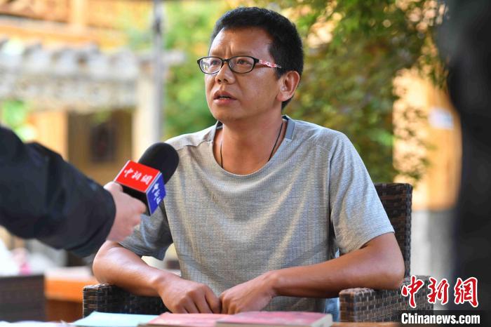 圖為和澗秋接受記者采訪。　劉冉陽 攝