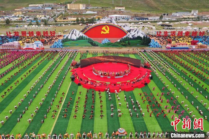 圖為玉樹藏族自治州成立70周年慶祝大會(huì)現(xiàn)場?！●R銘言 攝