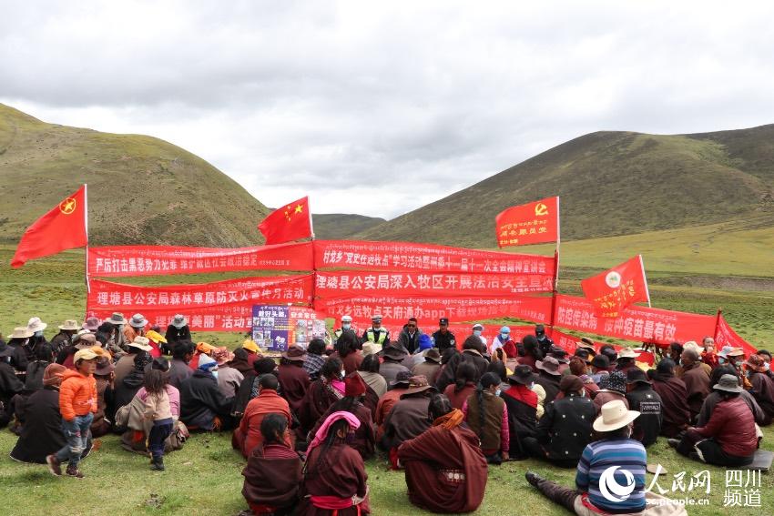 草地上宣講。巴登攝