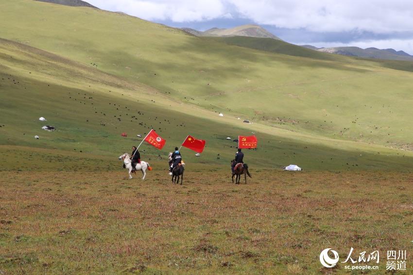 馬背宣講隊。巴登攝