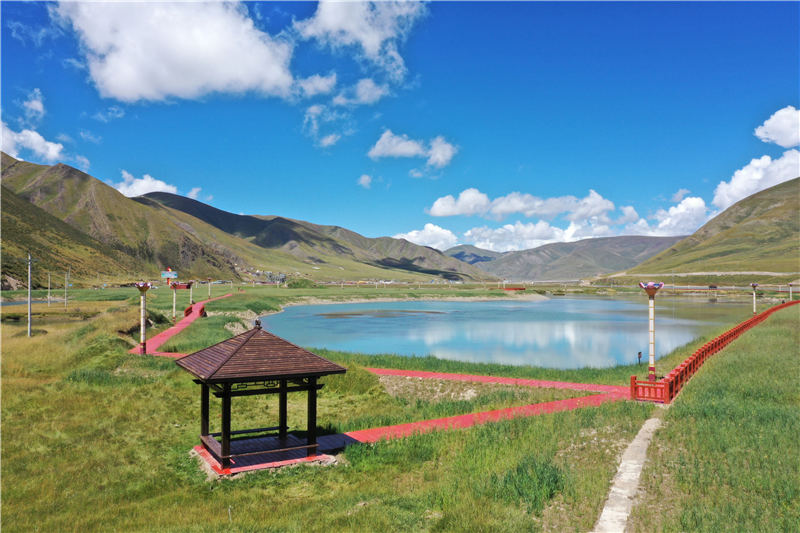 宜牛二村砂場生態(tài)修復(fù)后狀況。甘孜州石渠生態(tài)環(huán)境局供圖