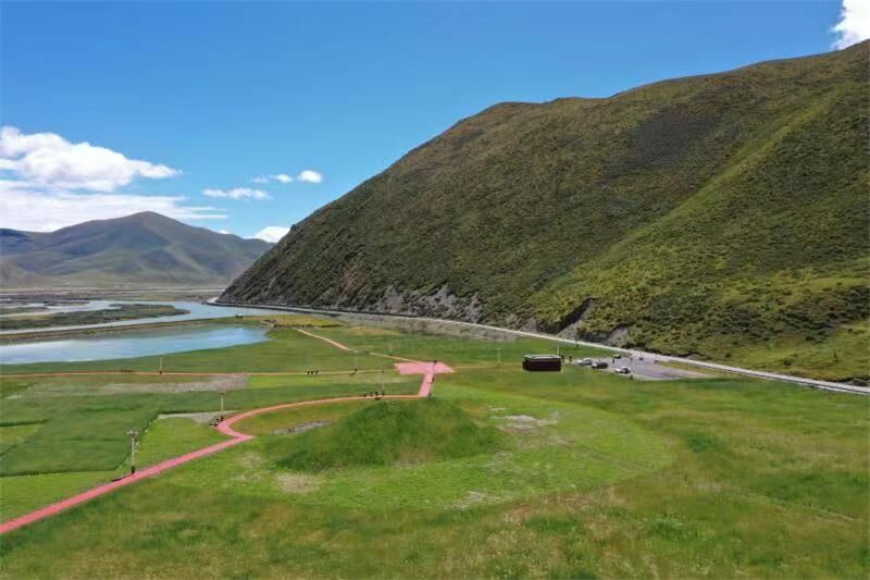 宜牛二村砂場生態(tài)修復(fù)后狀況。甘孜州石渠生態(tài)環(huán)境局供圖