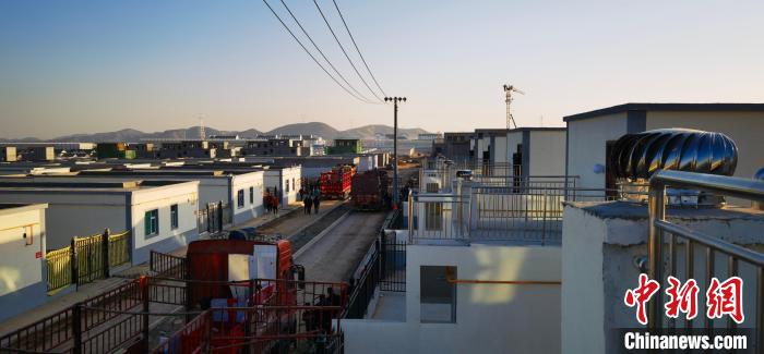 圖為蘭州新區(qū)移民安置區(qū)。　魏建軍 攝