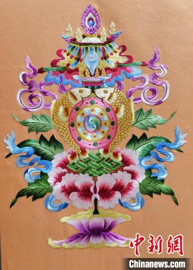 圖為藏繡作品。　祁增蓓 攝