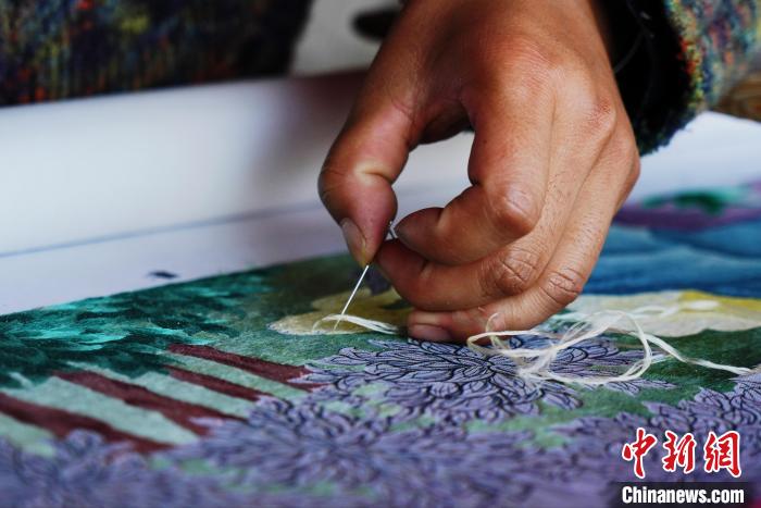 圖為“藏繡”細節(jié)圖?！●R銘言 攝