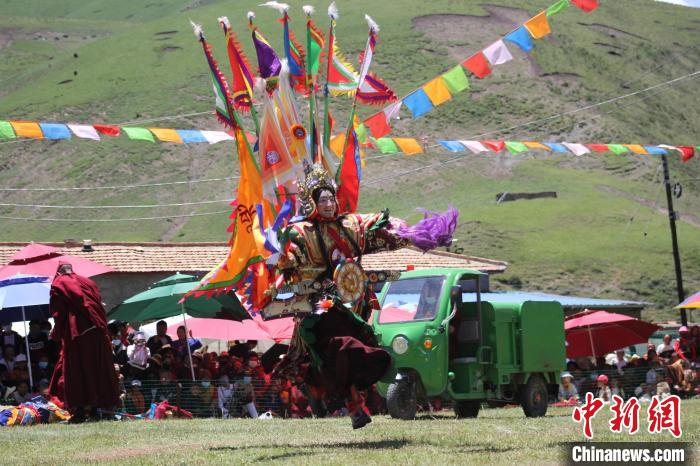 圖為表演現(xiàn)場?！“喱斂h文體旅游廣電局 供圖