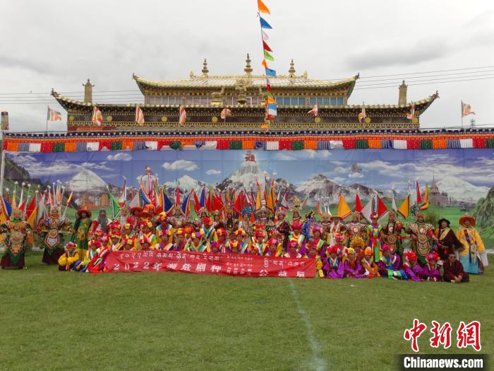 圖為全體演員合影?！“喱斂h文體旅游廣電局 供圖