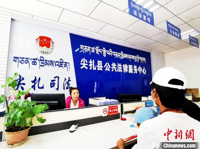 （人民幸福生活）探訪青海尖扎法律援助中心：應援盡援，給弱勢群體筑法律后盾