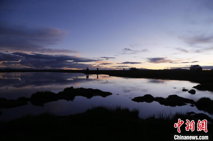 圖為夕陽(yáng)下的查旦濕地?！●R銘言 攝