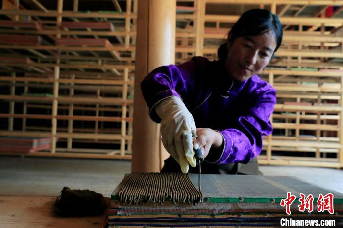 擠壓成香?！⊥趵?攝