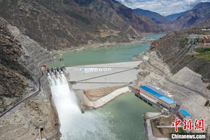 金沙江上游蘇洼龍水電站又一臺機(jī)組投產(chǎn)發(fā)電