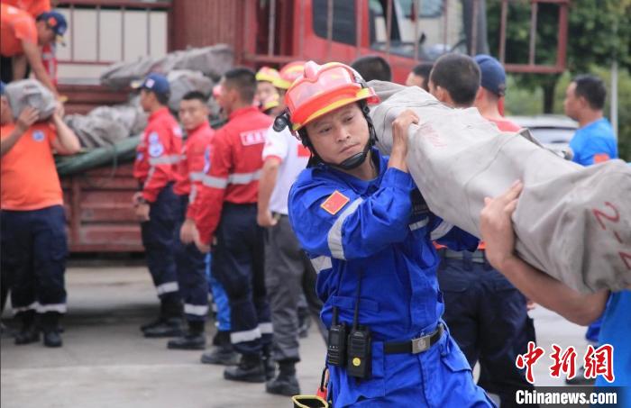從汶川到瀘定，14年來(lái)他們依舊“在現(xiàn)場(chǎng)”