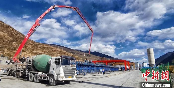 T梁發(fā)運(yùn)現(xiàn)場?！≈需F八局 供圖