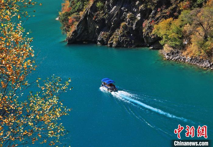 松坪溝風(fēng)光?！『吻搴?攝