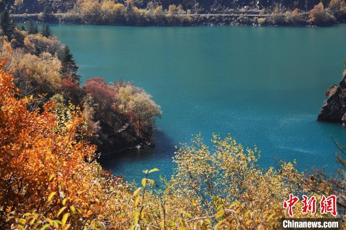 松坪溝風(fēng)光?！⑼?攝