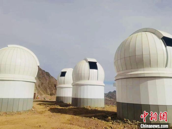 圖為南京大學時域天文臺望遠鏡圓頂安裝完畢。　冷湖科創(chuàng)園區(qū)管委會 供圖
