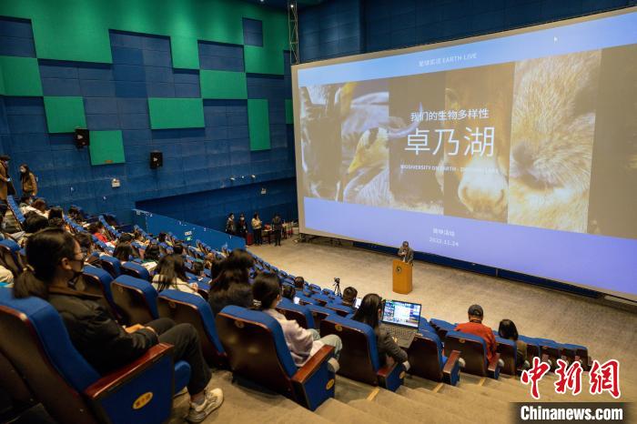 圖為首映式現(xiàn)場(chǎng)?！⊥踽?攝